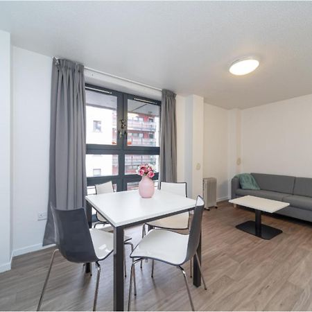 Appartamento Joivy Affordable 3,4,5 And 12 Bed Private Flats Next To Royal Mile (Adults Only) Edimburgo Esterno foto