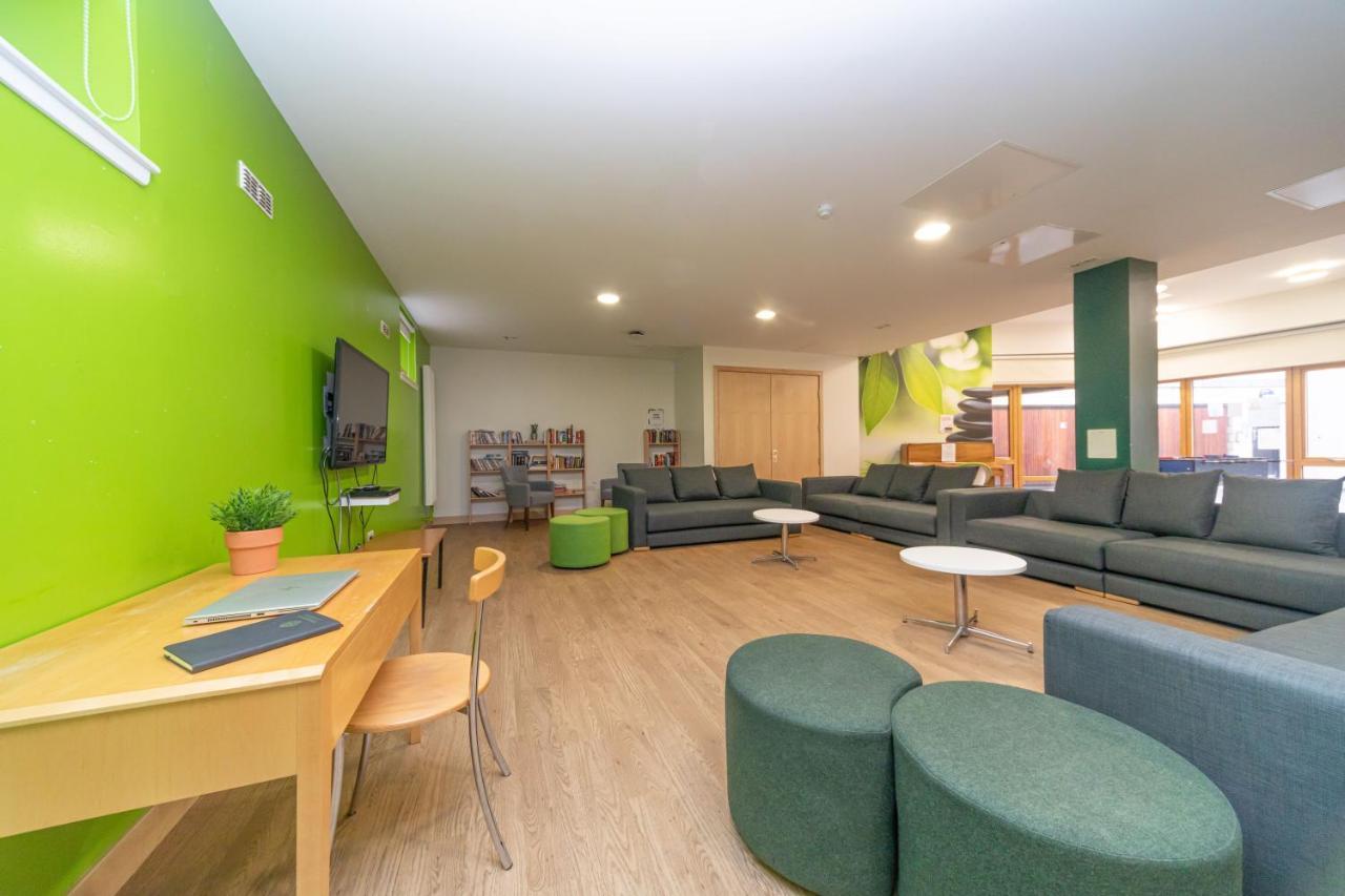 Appartamento Joivy Affordable 3,4,5 And 12 Bed Private Flats Next To Royal Mile (Adults Only) Edimburgo Esterno foto