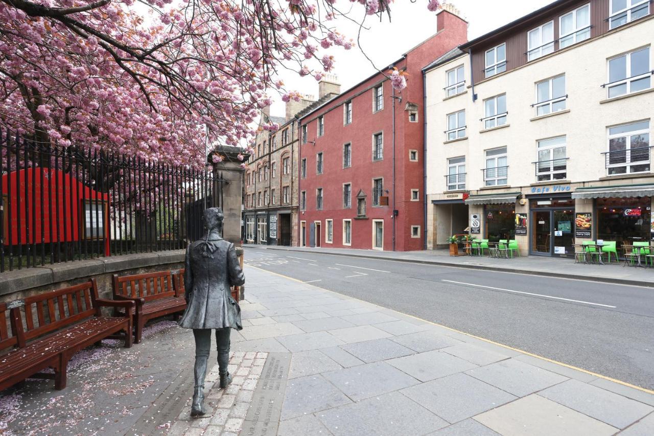Appartamento Joivy Affordable 3,4,5 And 12 Bed Private Flats Next To Royal Mile (Adults Only) Edimburgo Esterno foto