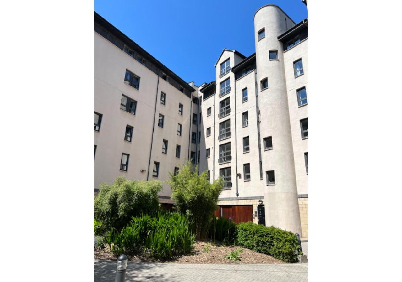 Appartamento Joivy Affordable 3,4,5 And 12 Bed Private Flats Next To Royal Mile (Adults Only) Edimburgo Esterno foto