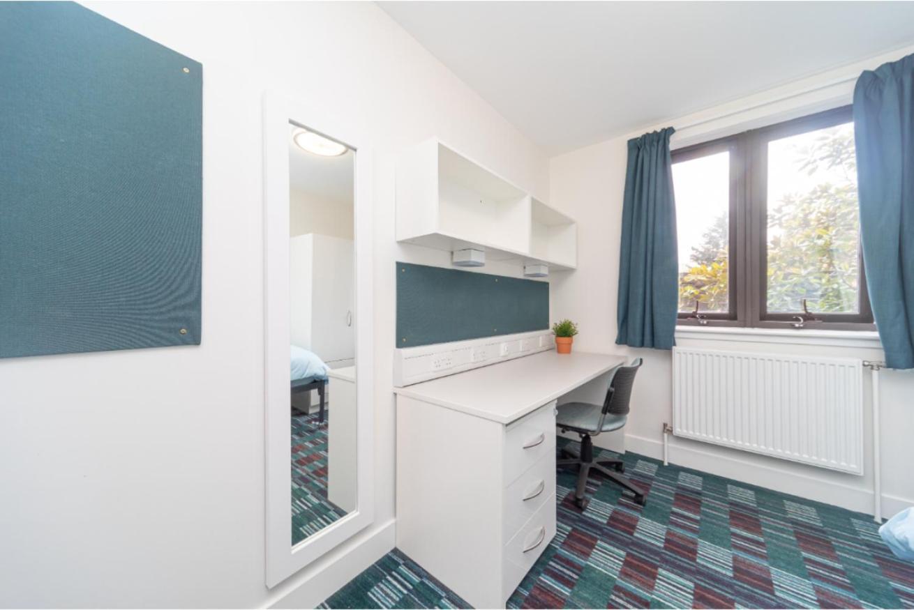 Appartamento Joivy Affordable 3,4,5 And 12 Bed Private Flats Next To Royal Mile (Adults Only) Edimburgo Esterno foto