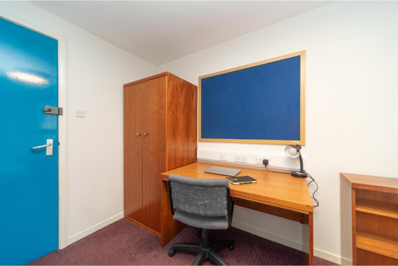 Appartamento Joivy Affordable 3,4,5 And 12 Bed Private Flats Next To Royal Mile (Adults Only) Edimburgo Esterno foto