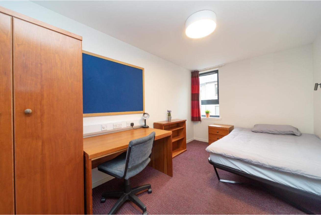 Appartamento Joivy Affordable 3,4,5 And 12 Bed Private Flats Next To Royal Mile (Adults Only) Edimburgo Esterno foto