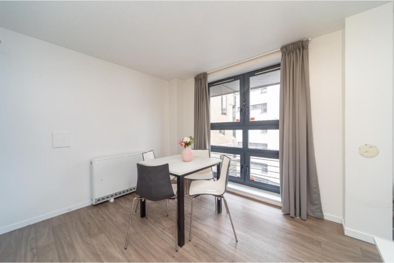 Appartamento Joivy Affordable 3,4,5 And 12 Bed Private Flats Next To Royal Mile (Adults Only) Edimburgo Esterno foto