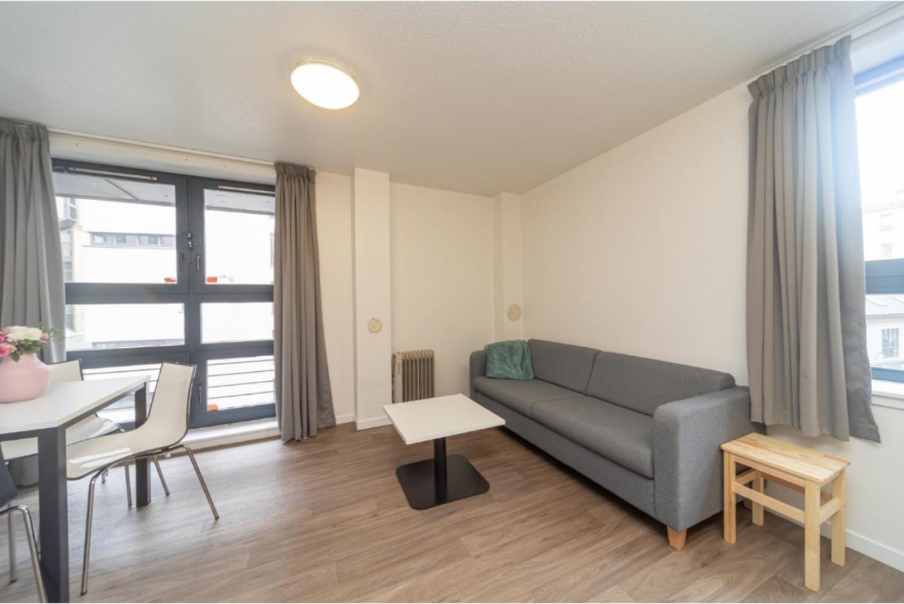 Appartamento Joivy Affordable 3,4,5 And 12 Bed Private Flats Next To Royal Mile (Adults Only) Edimburgo Esterno foto