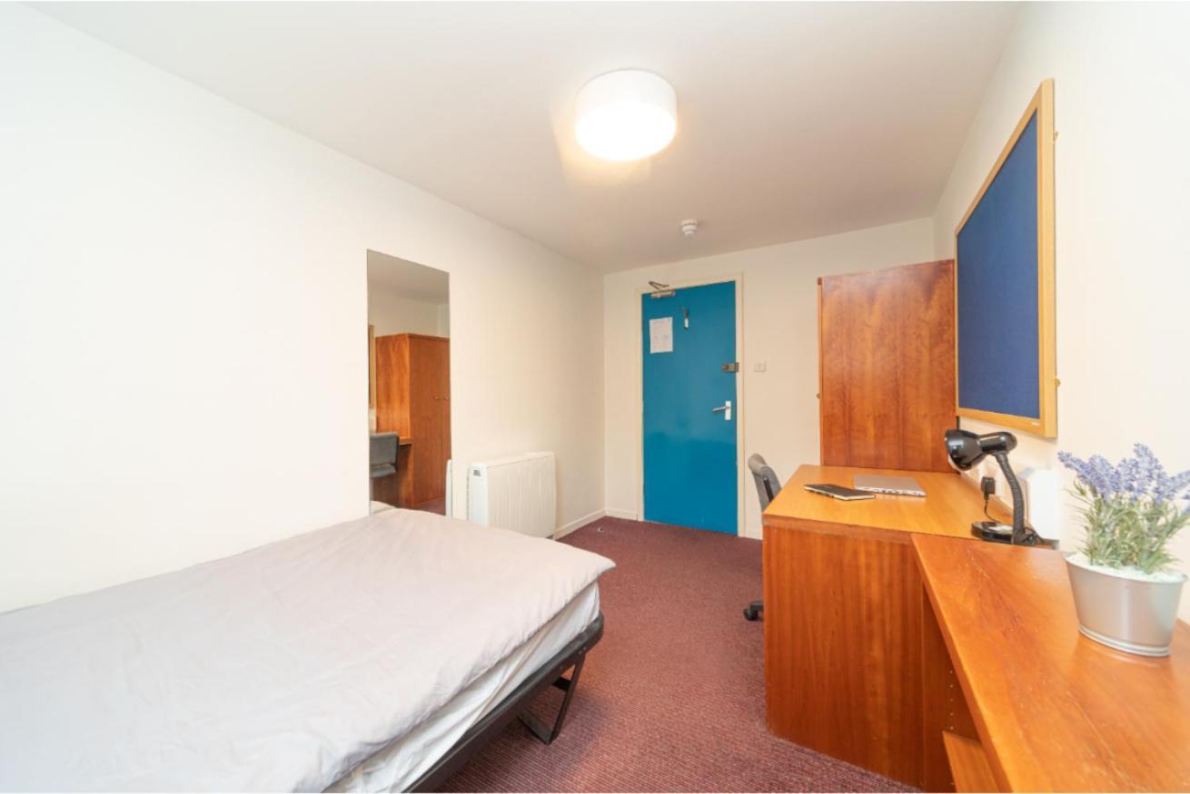Appartamento Joivy Affordable 3,4,5 And 12 Bed Private Flats Next To Royal Mile (Adults Only) Edimburgo Esterno foto