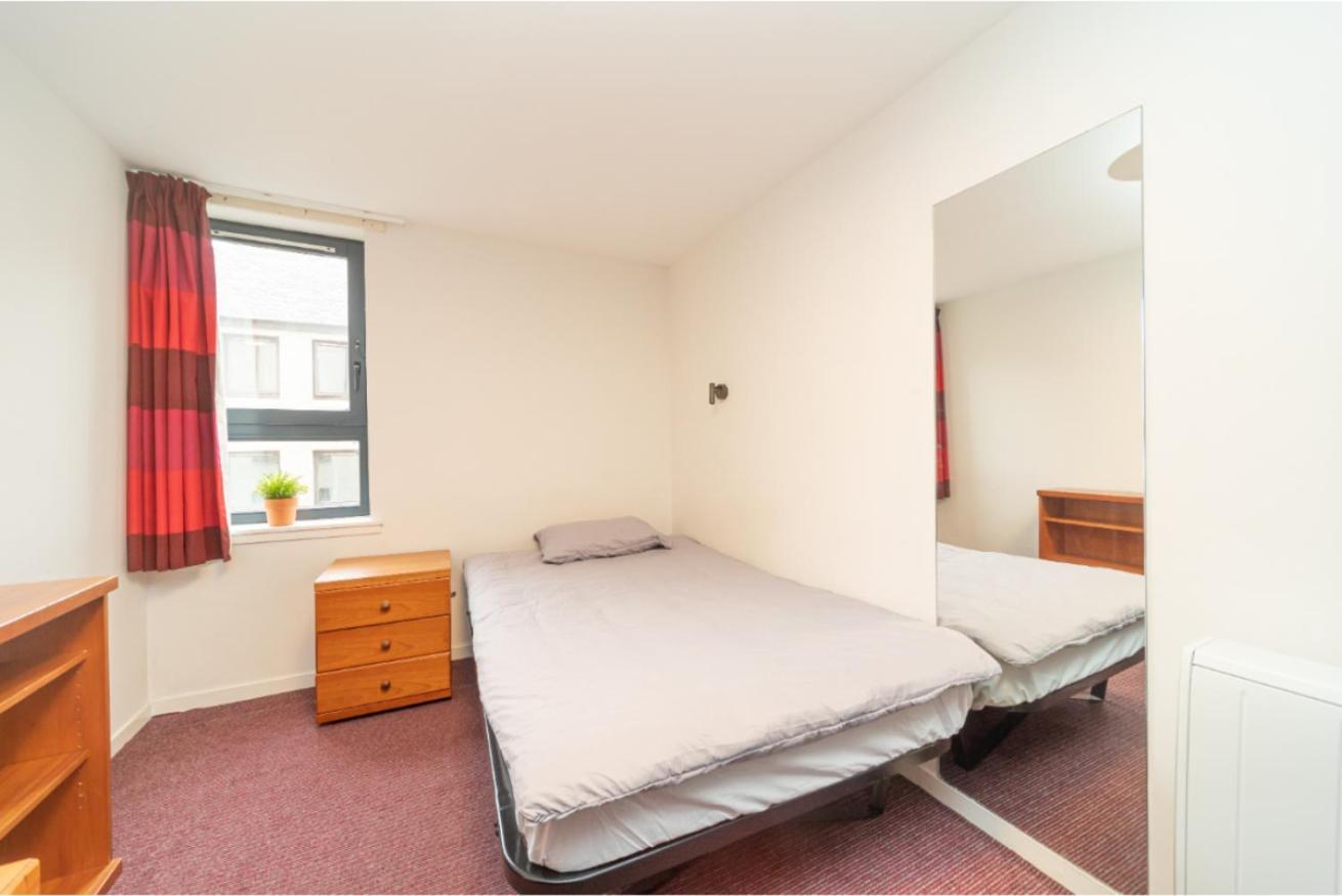 Appartamento Joivy Affordable 3,4,5 And 12 Bed Private Flats Next To Royal Mile (Adults Only) Edimburgo Esterno foto