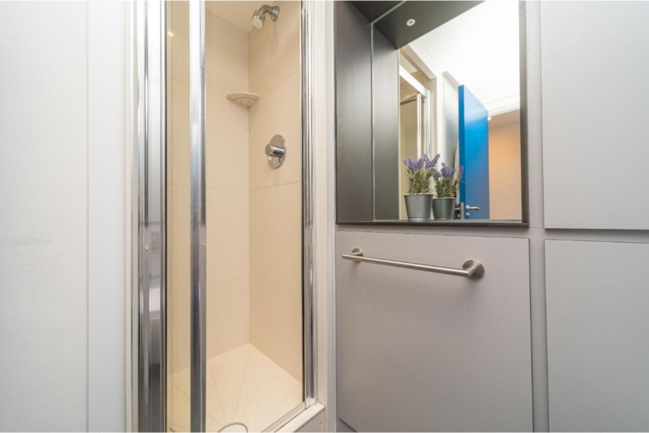 Appartamento Joivy Affordable 3,4,5 And 12 Bed Private Flats Next To Royal Mile (Adults Only) Edimburgo Esterno foto